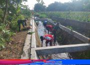 Babinsa Kelurahan Turi Dan Warga Gelar Kerja Bakti, Bersihkan Saluran Air Anti Banjir