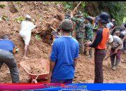 Koramil 11 / Loano Bersama Warga dan Relawan Bersihkan Material Longsor di Desa Tridadi