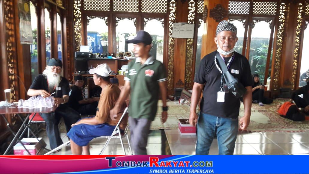 Ki Ageng Pandaan ahli terapis kesehatan Abdi dalem keraton Surakarta, memberi layan terapis kesehatan gratis untuk masyarakat yang membutuhkan