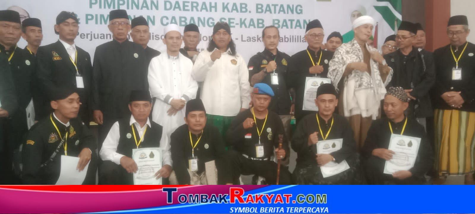 Gus Abas Buntet bersama 15 Pengurus Cabang PWI LS yang baru dilantik