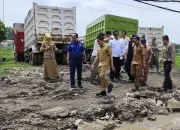 Benny Karnadi Geram : Sidak Parkir Liar Dump Truk di Perbatasan Kendal – Semarang.
