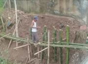 Warga Kumpulrejo kendal “Patungan”Bangun tanggul Darurat Akibat Lambannya Respons Pemkab