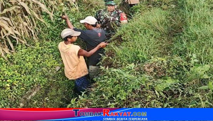 Sertu Yudha “Turun Sawah”, Gotong Royong Bersama Warga Ngreco Bersihkan Irigasi: Demi Panen Melimpah Dan Ketahanan Pangan!