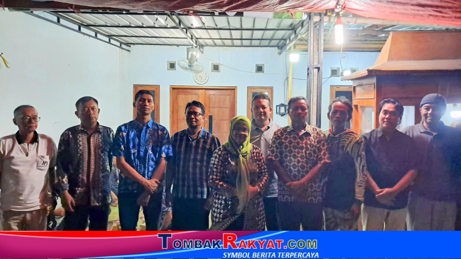 Foto bersama konstituen di RT 001 RW 013 Desa Brujul, Kecamatan Jaten dalam rangka reses tahunan.