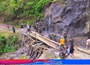 TNI dan Warga Papua Bersatu Bangun Jembatan Darurat Tradisional: Pulihkan Akses Yang Terputus, Hidupkan Kembali Asa DI Distrik Eragayam