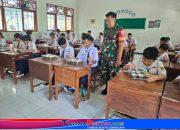Peran Aktif Babinsa Dalam Membantu Pendistibusian MBG di Sekolah