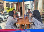 Bincang Bincang Santai, Babinsa Danikusuman Dengan Linmas Untuk Jaga Situasi Wilayah Aman