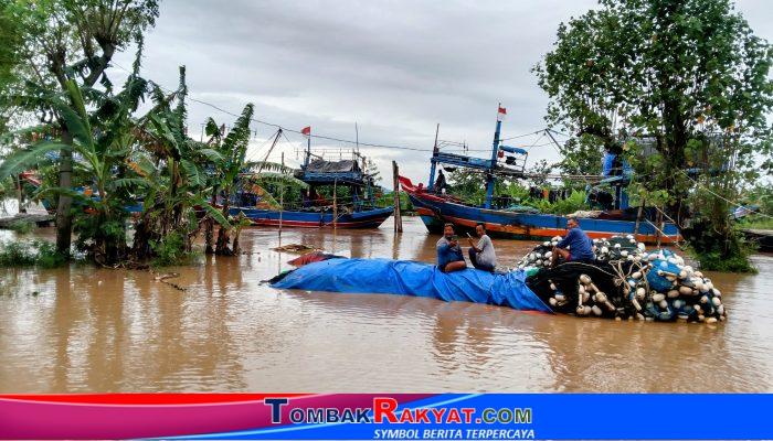 Bendung Kedungasem Dibuka :  Nelayan Tawang Siaga Jaga Kapal