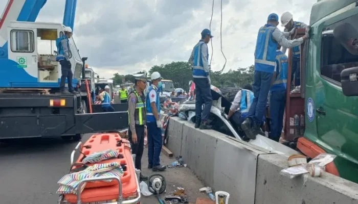 Kecelakaan Maut di Tol Batang-Semarang,satu Orang Tewas