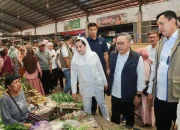 Menko Pangan Zulkifli Hasan Pastikan Stok dan Harga Bapok di pasar Kendal  Aman Jelang Tahun Baru 2026