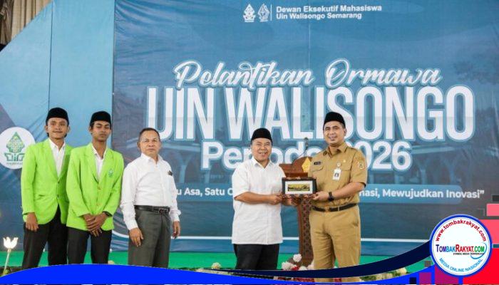 Gus Yasin Lantik Pengurus DEMA UIN Walisongo, Ajak Mahasiswa Aktif Atasi Persoalan Masyarakat