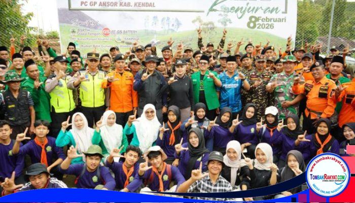 Wujudkan Kendal Hijau, Bupati Dyah Kartika Bersama GP Ansor Tanam Pohon di Lereng Gunung Prau