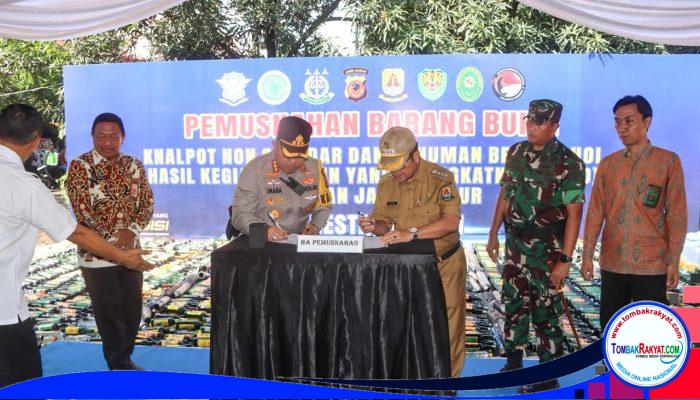 Jelang Operasi Ketupat Lebaran 2026, Polresta Cirebon Musnahkan Ribuan Botol Miras dan Knalpot Brong Hasil KRYD dan Operasi Pekat