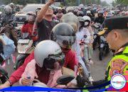 Kapolres Cirebon Kota Gandeng Pendongeng Asal Kota Cirebon Hibur Pemudik