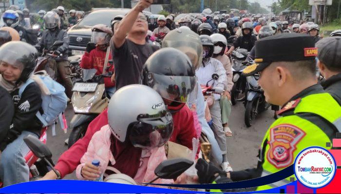 Kapolres Cirebon Kota Gandeng Pendongeng Asal Kota Cirebon Hibur Pemudik