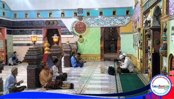 Pondok Pesantren Cibogo Gelar Buka Puasa Bersama di Masjid Kramat Syaikh Anwaruddin Kriyan