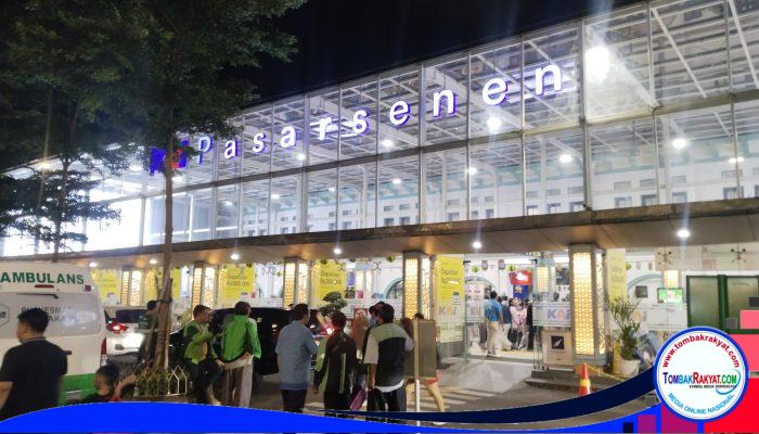 H-7 Lebaran: Pemudik Mulai Padati Stasiun Pasar Senen Menuju Kampung Halaman