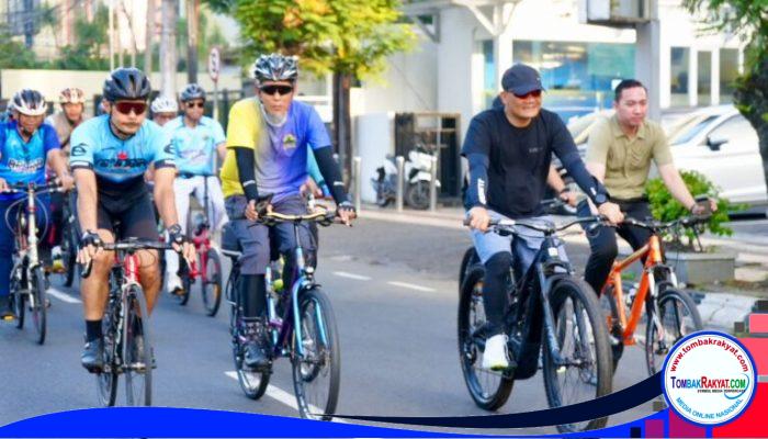 Jawa Tengah Memulai Budaya Baru: Gubernur Ahmad Luthfi Pimpin Gerakan “Bike to Work” Menuju Kantor