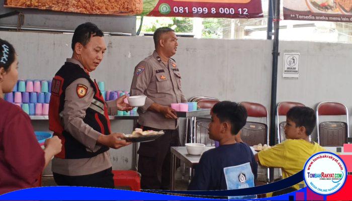 Jum’at Peduli Polsek Metro Penjaringan, Ratusan Paket Makanan Dibagikan untuk Warga di Penjaringan