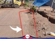 Rabat Beton yang rusak akibat dampak dari manuver dumptruk material dan dozer