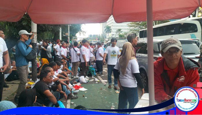 Pedagang Kopi Keliling Raup Berkah di Tengah Ramainya 2026