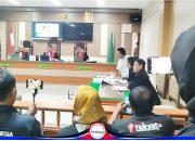 Suasana jalannya persidangan Pembunuhan satu keluarga di paoman Indramayu