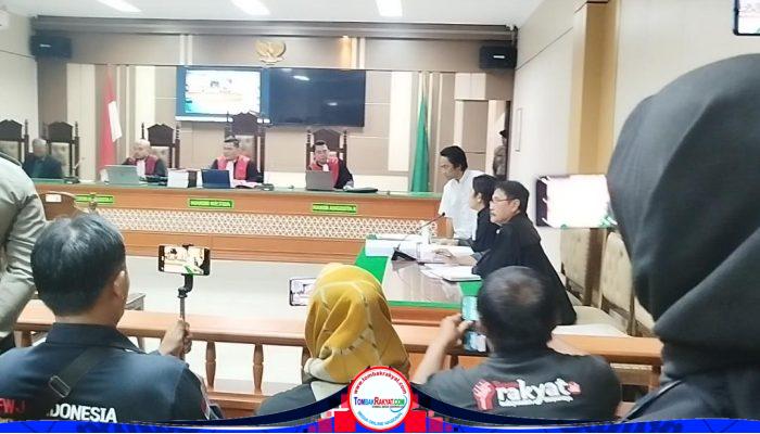 Ricuh, Sidang Pembunuhan Satu Keluarga di Paoman, Keluarga Korban Protes Pertanyaan Pengacara