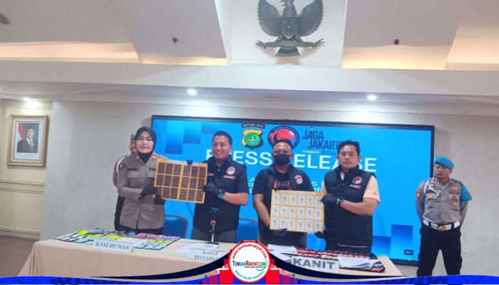 Satres Narkoba Polres Metro Jakarta Utara Bongkar Home Industry “Happy Water”, Sita 100 Gram Sabu dan 1.156 Kemasan Siap Edar