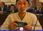 Asap Rokok dan Suara Game di Tengah Pembahasan Nasib Rakyat