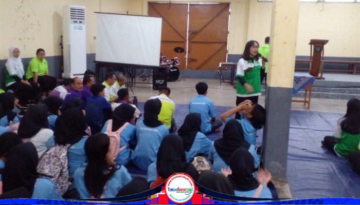 POLISI GO TO SCHOOL, POLSEK METRO PENJARINGAN AJAK PELAJAR SMK PSKD 3 BIJAK BERMEDSOS DAN TOLAK TAWURAN