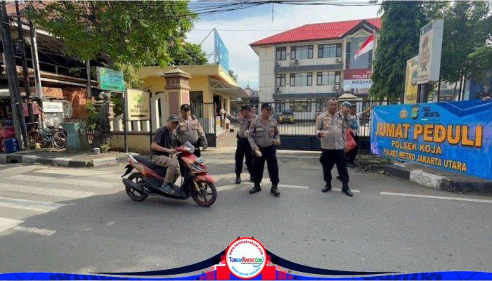 Polsek Koja Gelar Jumat Peduli, Bagikan Makanan Bergizi Gratis untuk Warga