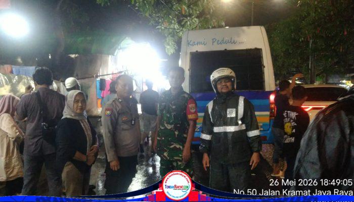 Lansia Tanpa Identitas Ditemukan Tak Sadarkan Diri di Koja, Polisi dan Dinsos Sigap Evakuasi ke RSUD