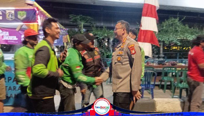 Kapolres Metro Jakarta Utara Sambangi Pos Pantau Kertajaya, Perkuat Sinergi Kamtibmas Bersama Warga dan Ojol