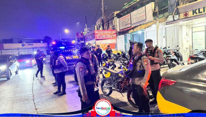 Dalam Rangka Patroli KRYD dan Razia Stasioner, Tim Patroli Perintis Jaga Jakarta Amankan Dua Remaja di duga Menyimpan Senjata Tajam