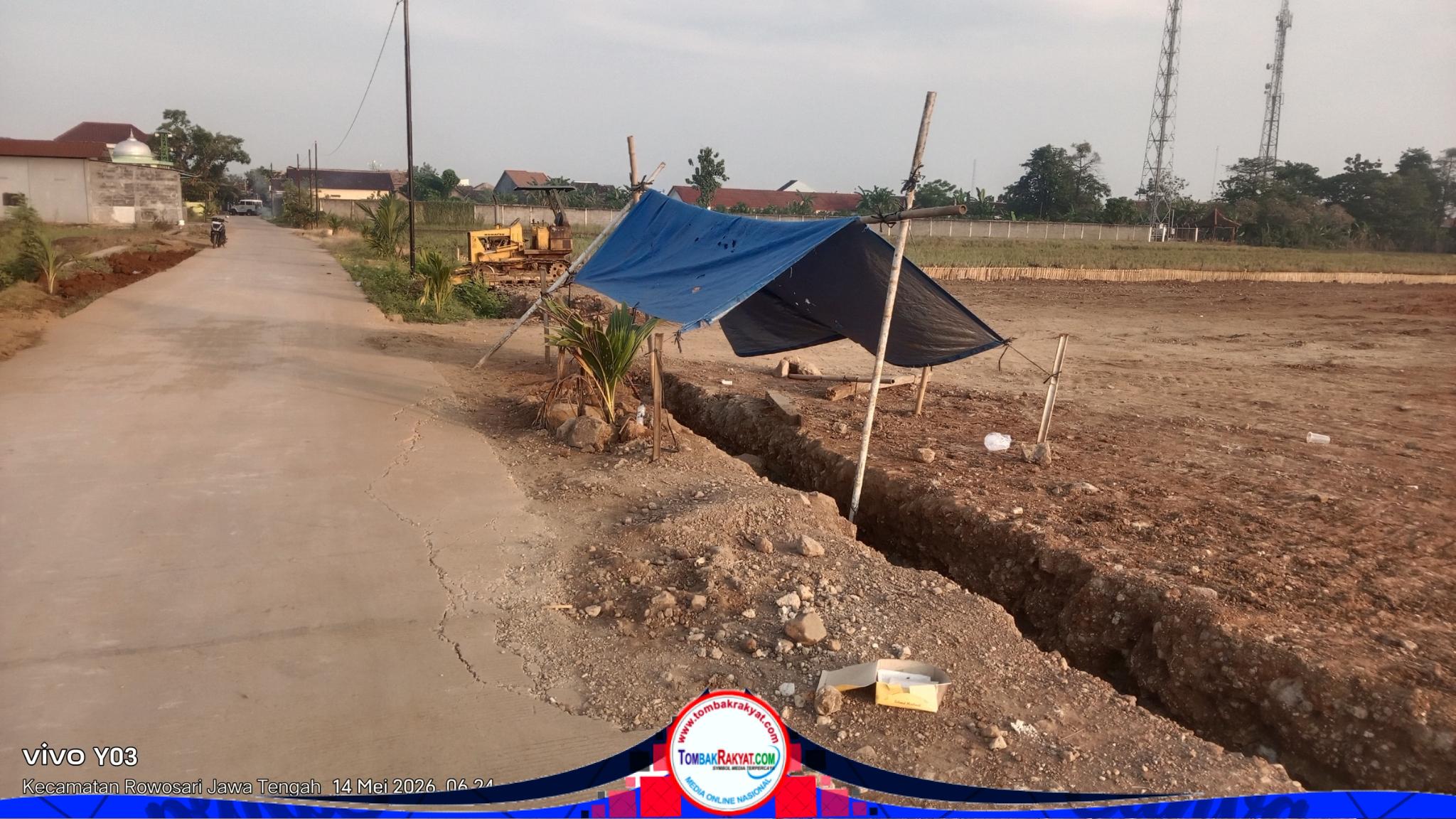 Foto diambil pagi saat belum ada aktifitas pengurugan