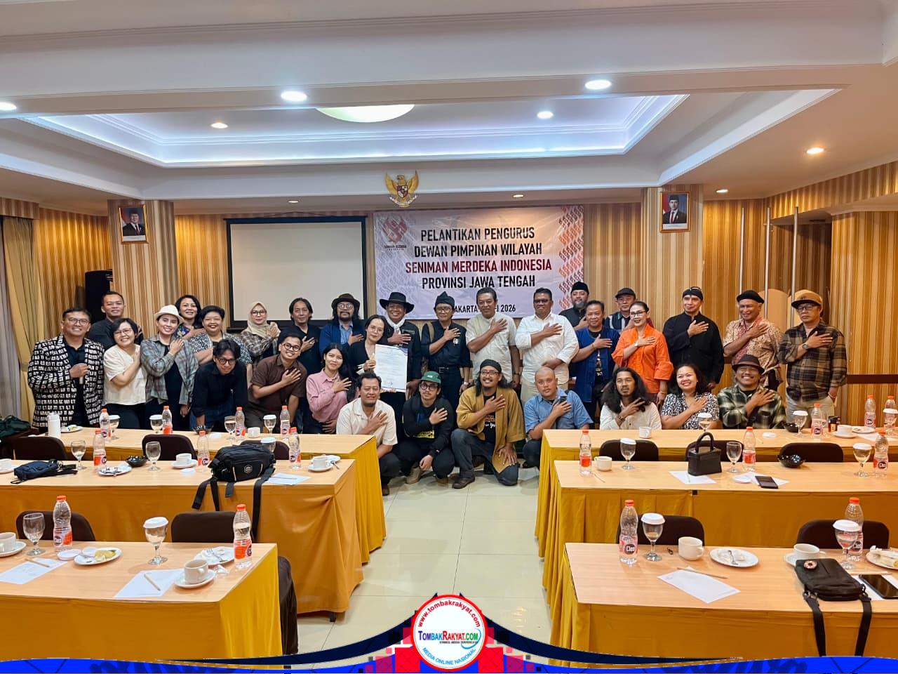 Foto bersama seusai acara pelantikan DPW SMI Jateng