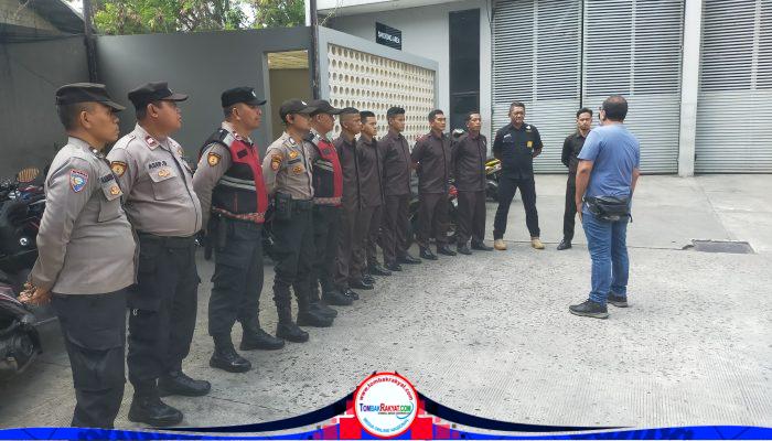 POLSEK METRO PENJARINGAN SIAGAKAN PERSONEL, PENGAMANAN AKSI UNJUK RASA DI PT FASDELI INTERNASIONAL EXPRESS DIUTAMAKAN SECARA HUMANIS