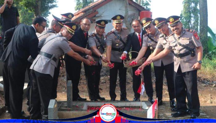 Polres Kuningan Gelar Ziarah dan Tabur Bunga, Refleksi Semangat Pengabdian Menyambut Bhayangkara ke-80