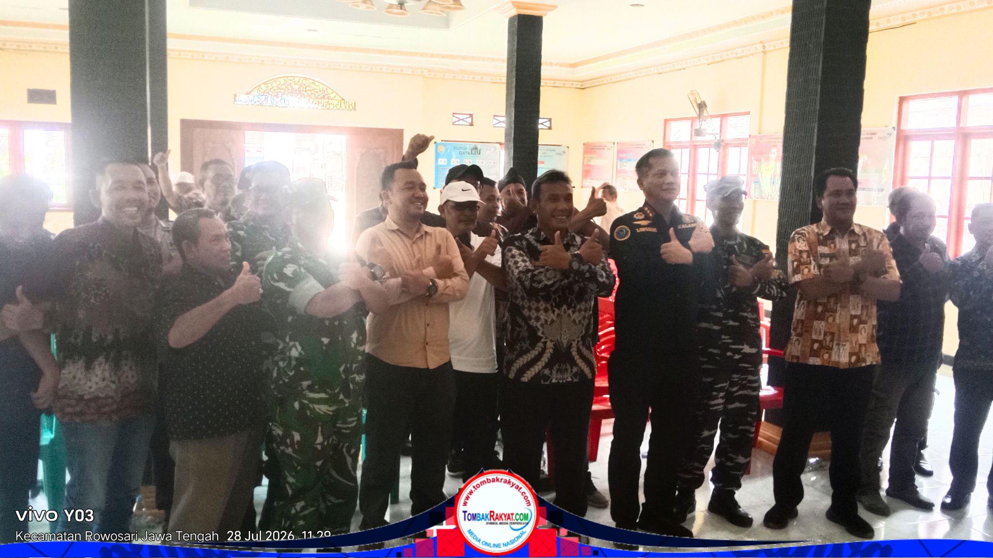 Sesi Foto bersama peserta sosialisasi KNMP di Balaidesa Gempolsewu