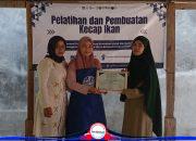 Mahasiswa UMP Latih Warga Karangbolong Olah Ikan Menjadi Kecap Manis Bernilai Ekonomi