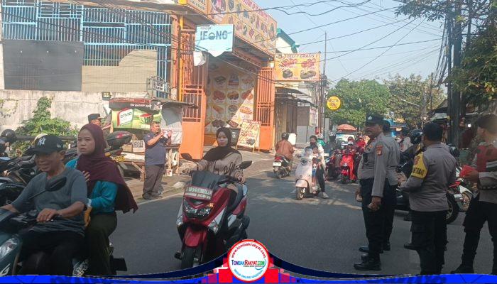 Polsek Koja Gelar Bakti Sosial Jumat Peduli, Tebar Kepedulian kepada Warga