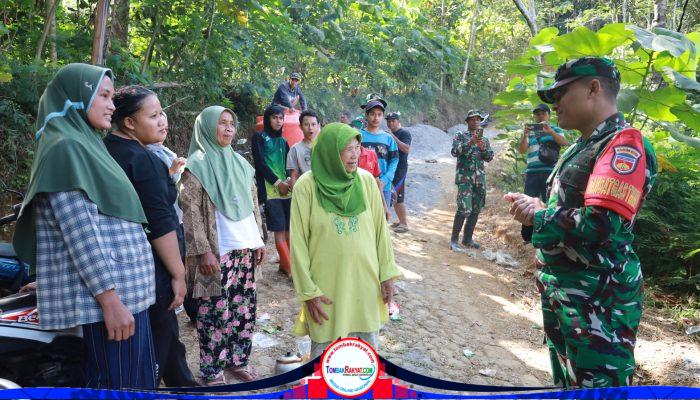 Tak Gentar, Terik Matahari Tak Halangi Satgas TMMD ke-129