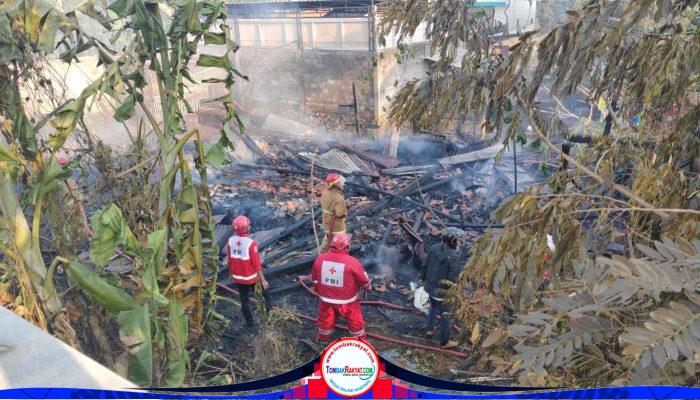Kebakaran Melanda Bengkel Furniture di Banyuurip, Kerugian Ditaksir Puluhan Juta Rupiah