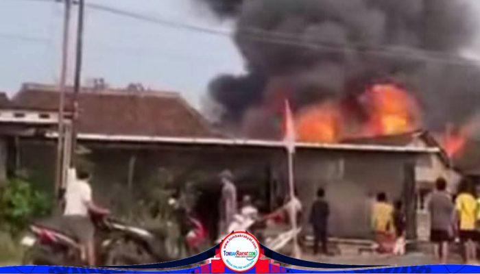 Kebakaran Hebat Melanda Ringinarum Kendal, Rumah Warga Ludes dan Posko Kemanusiaan Mulai Didirikan