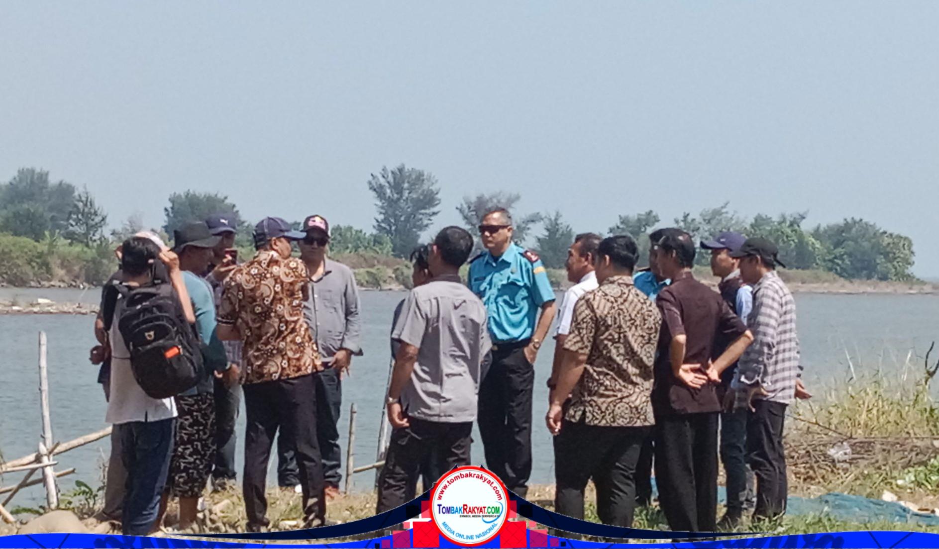Pembahasan lokasi sandar kapal, KKP, DKP, Pemdes dan Pelaksana dengan melibatkan masukan dari masyarakat nelayan
