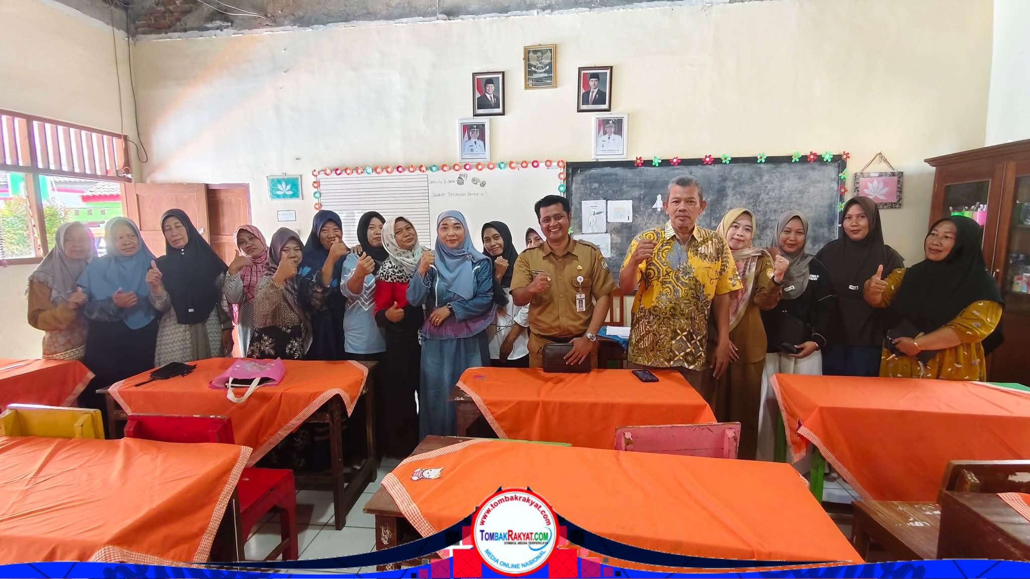 Foto bersama seusai kegiatan musyawarah