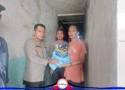 Polsek Kelapa Gading Salurkan Bansos untuk Warga Slum Area Pegangsaan Dua, Wujudkan Kepedulian di Bulan Kemerdekaan