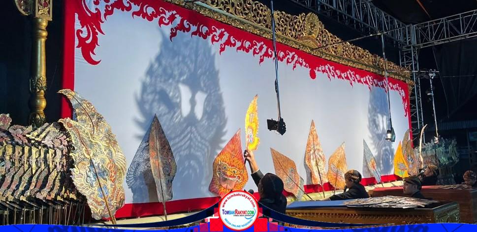 PEPADI gelar pertunjukan Wayang maraton enam dalang, membawakan lakon Gatotkaca Winisuda, dibuka dengan tiga dalang bersama
