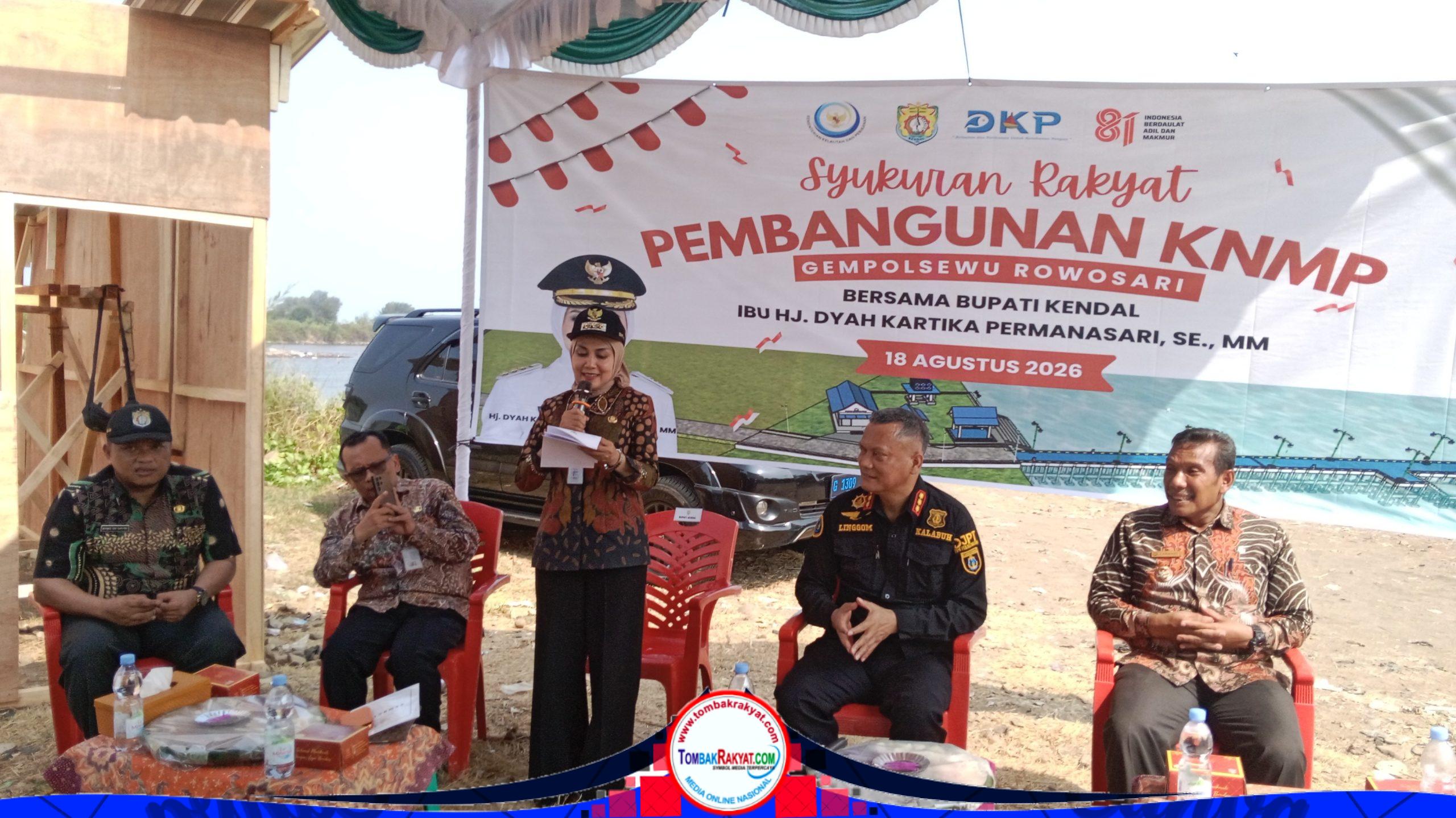 Bupati Kendal Hj. Dyah Kartika Permanasari memberikan sambutan ground breaking bertajuk Syukuran Rakyat