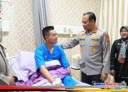 Kapolda Metro Jaya Hadir Berikan Semangat kepada Personel dan Pengemudi Ojol yang Dirawat